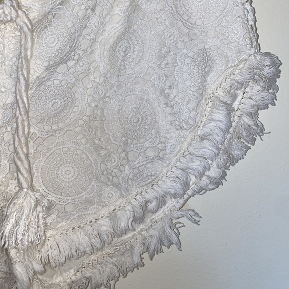 Revolve Lost in Alila lace shorts size L - Picture 3 of 5